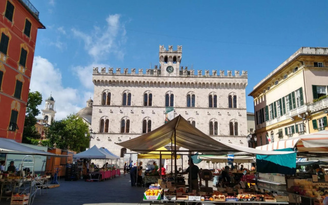 Vista sul carruggio, centro storico di Chiavari