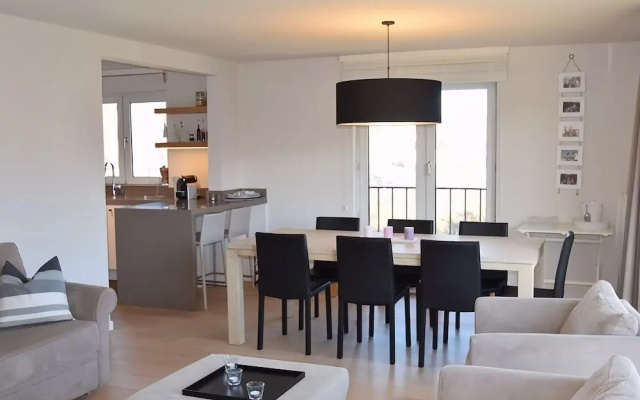 Modern Stay Near the Beach