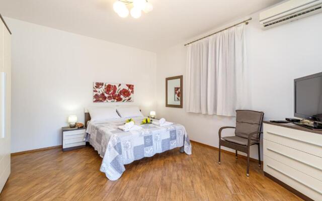 Apartments Kiki 150 METERS TO THE BEACH