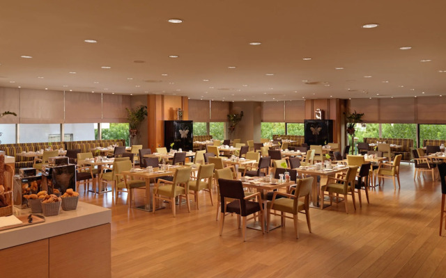 Divani Caravel Hotel