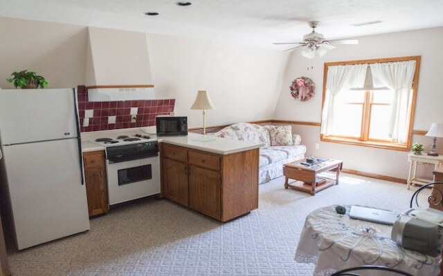 Red Bud Cove Bed & Breakfast Suites