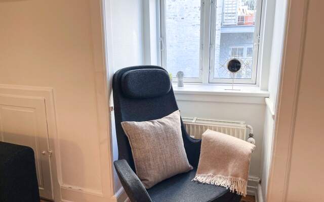 Stylish Newly Furnished 2 BR Apt - Heart of CPH