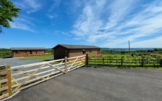 Luxury Family Beechwood Lodge With hot tub