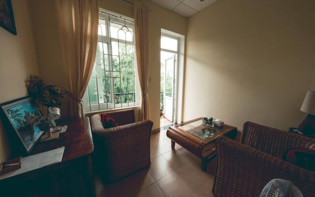 Hillside Homestay Hue - Top Apartment