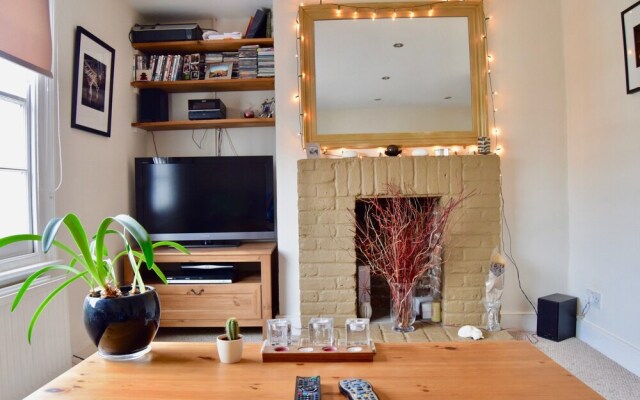 Homely 1 Bedroom Clapham Flat With City Views