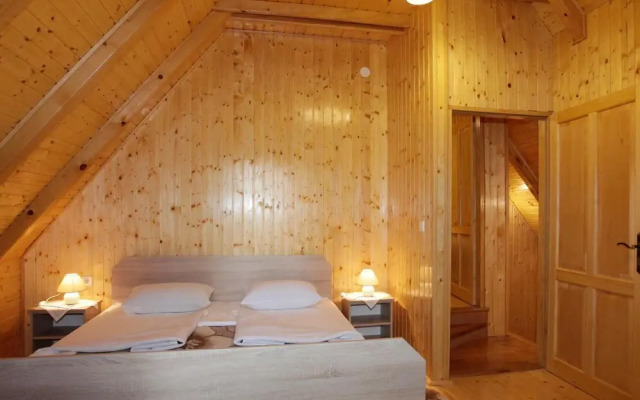 Amazing Home in Breze with Hot Tub & 4 Bedrooms