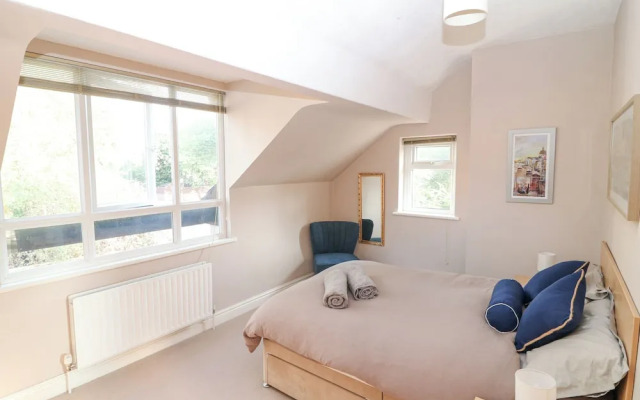 6D Clifton Drive
