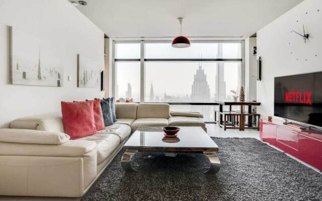 Amazing Skyline Views Apartment in Index Tower