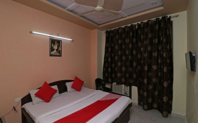 Oyo 30740 Hotel Gurudham Vrindavan