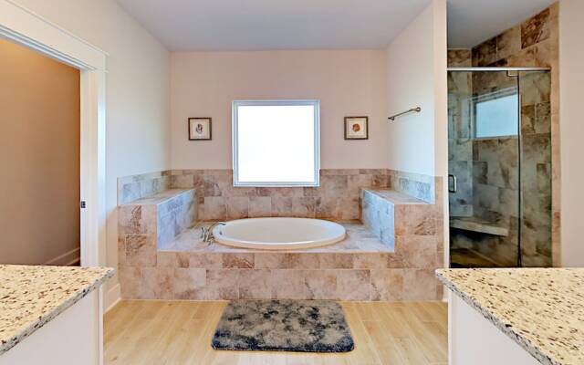 Tropical Retreat Double Gate - 4 Br Home