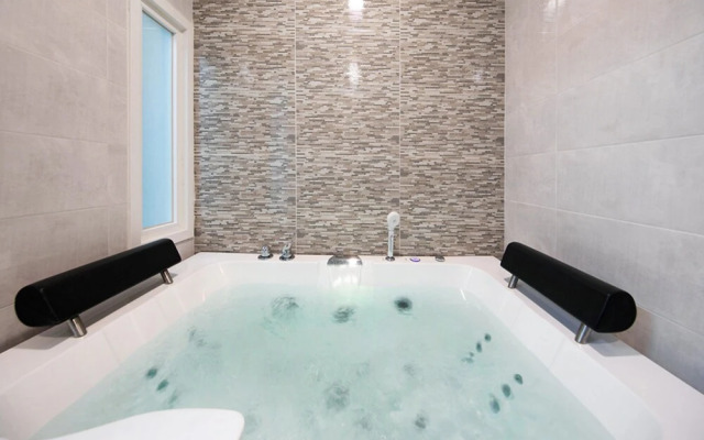 Pohang Couple Stone Pension