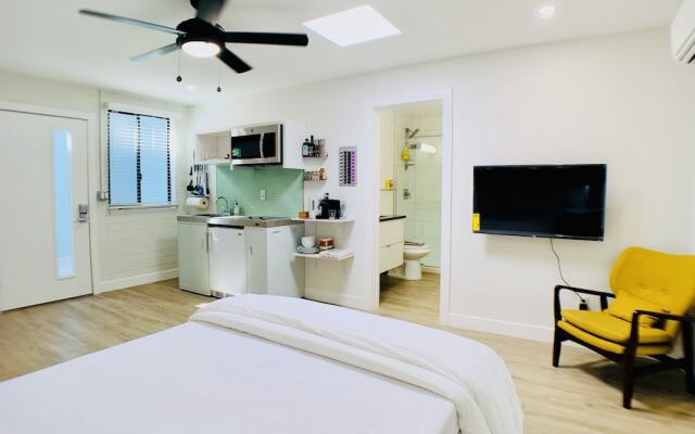 Intimate Well Appointed-Old Town-Pool