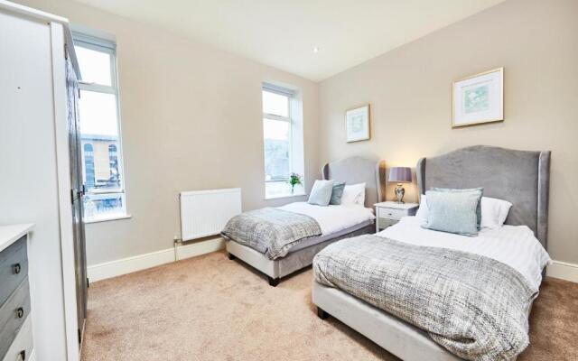 Stunning Central Gems of Harrogate - Sleeps 18!