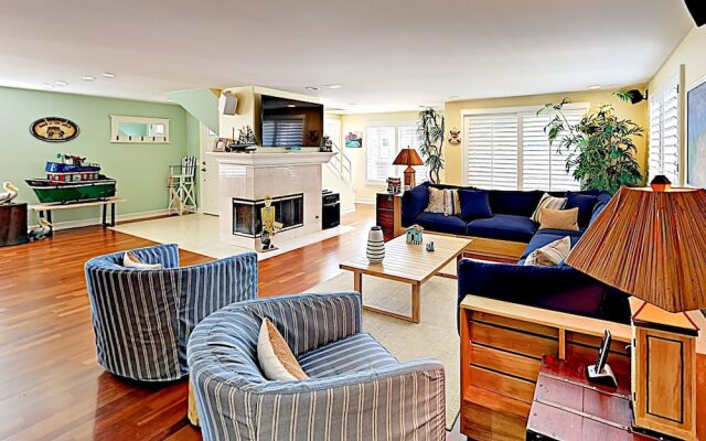 124 Oxnard - 3 Br Home