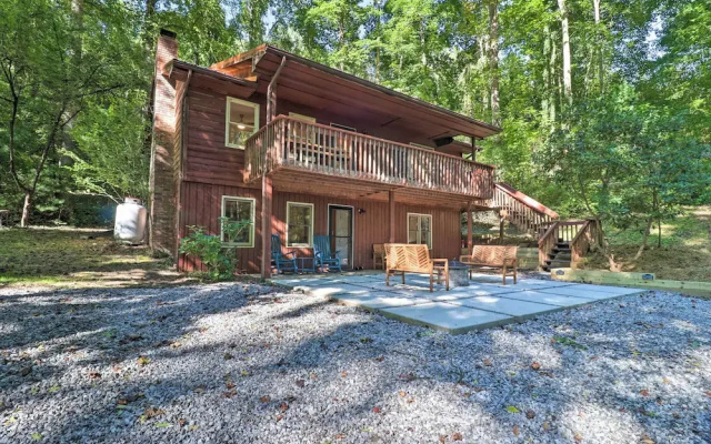 Game Room + Fire Pit: Weaverville Family Home!