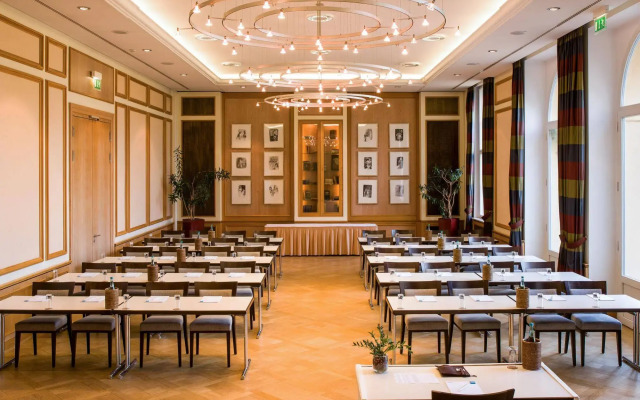 Schloss und Gut Liebenberg