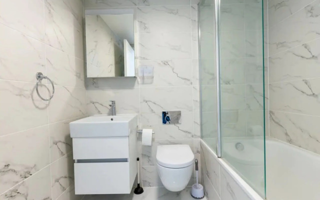 Contemporary 2 Bedroom in West London