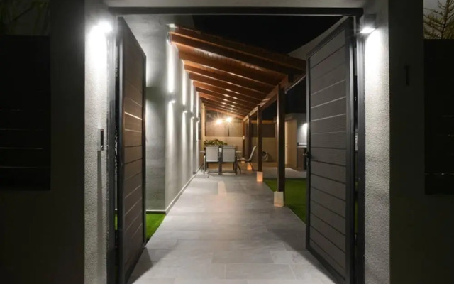 Damona 2BR Luxury Home With Garden