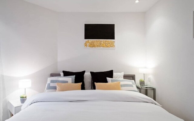 Beautiful 2bdr/2bath Apt in Mayfair, 3mins to Tube