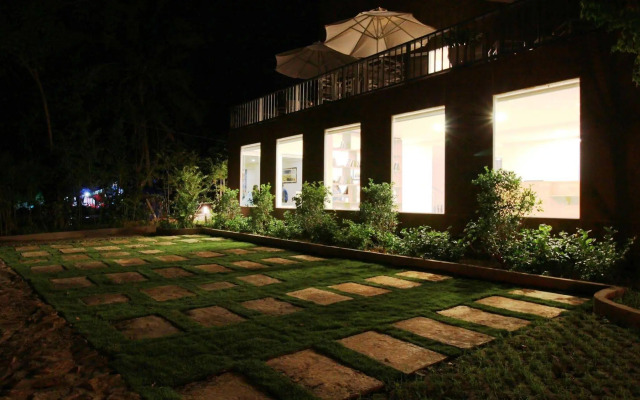 Emis Hotel