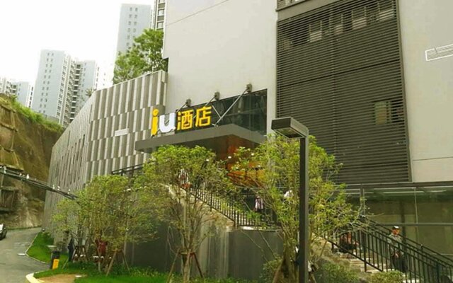 IU Hotels·Guiyang Jinyang Century City Shopping Center Chayuan Cun Subway Station Vanke