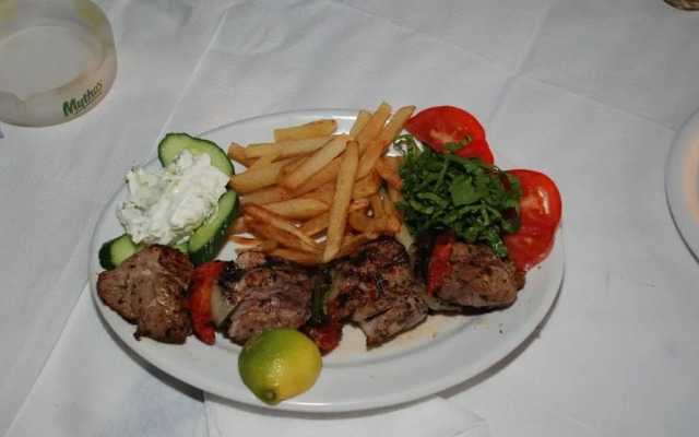 Socrates Apartments & Restaurant