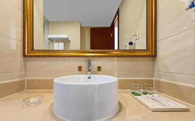 Vienna Hotel Shenzhen Guanlan Tangren Street