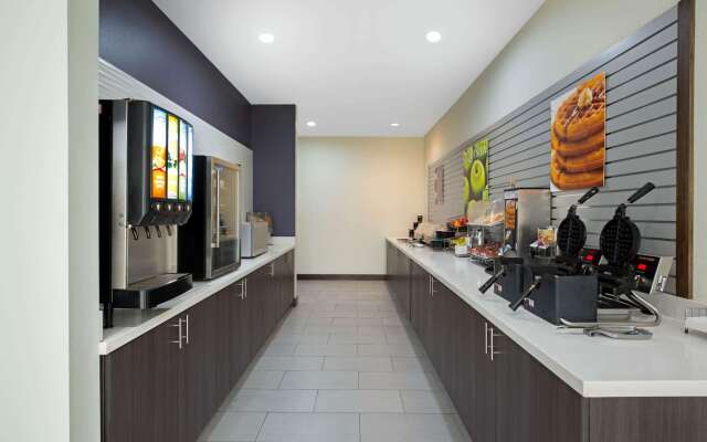 La Quinta Inn & Suites by Wyndham Lake Charles - Westlake