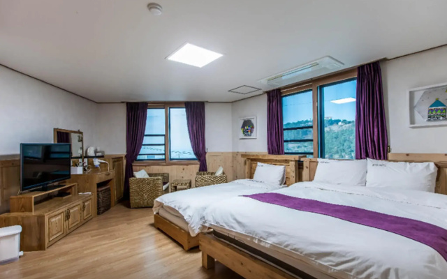 Cheonjiyeon Hotel