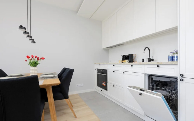 Gumińska Apartment Warsaw by Renters