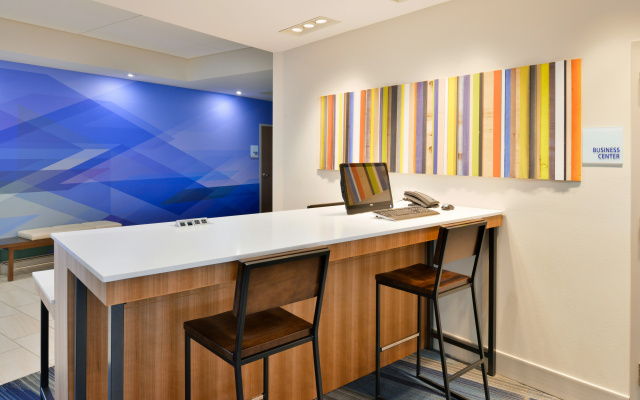 Holiday Inn Express & Suites Madison by IHG
