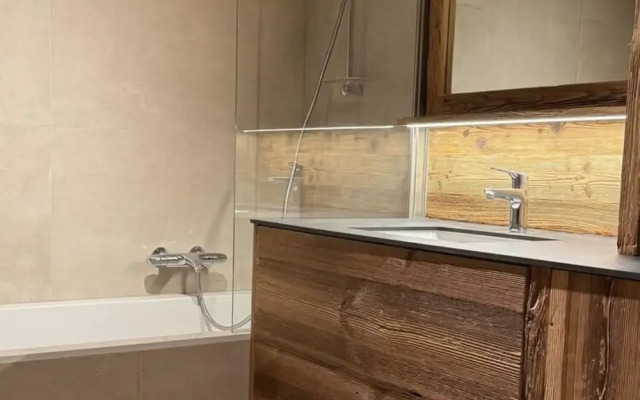 Chalet With Stunning View and Jacuzzi