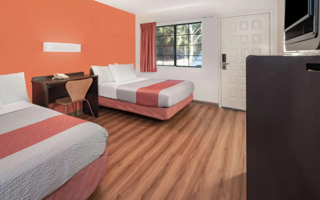 Motel 6 Thousand Oaks, CA