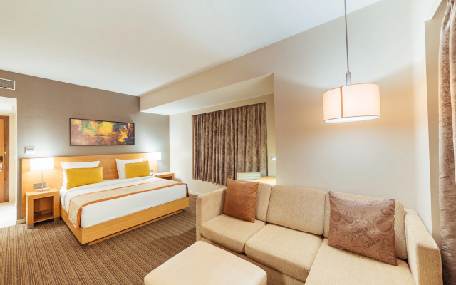 Novotel Lucknow Gomti Nagar Hotel - Image 3