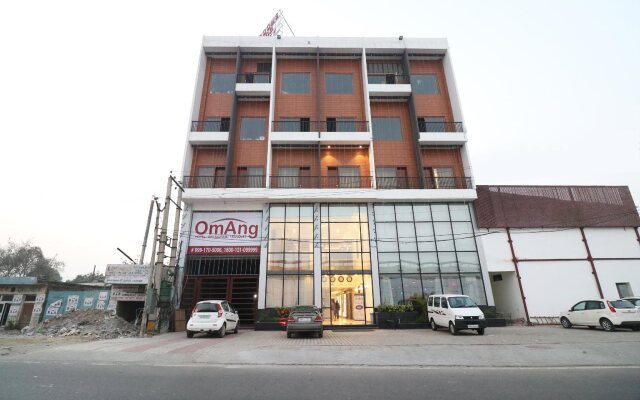 Omang Hotel by OYO Rooms