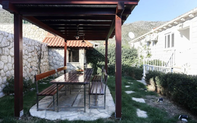 Apartments Moretić