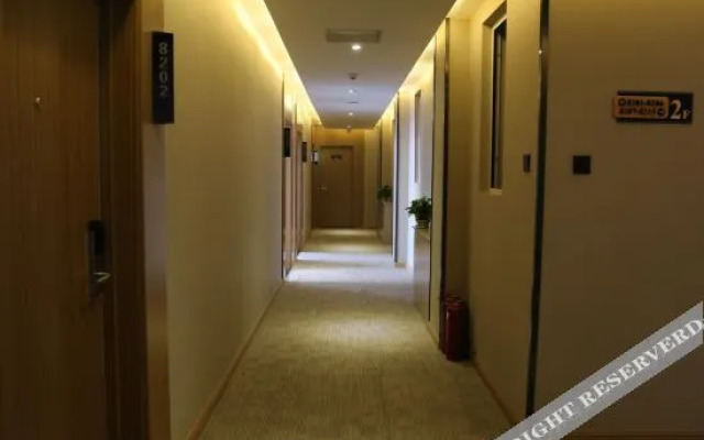 Thank Inn (Tongliao Mingren Street)