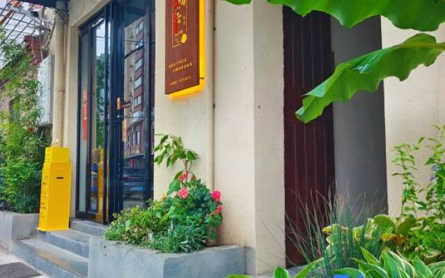 Chuyun Homestay (Luoyi Ancient City Cross Street Branch)