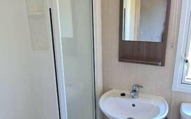 Broadland Sands - Holiday Accommodation 15327