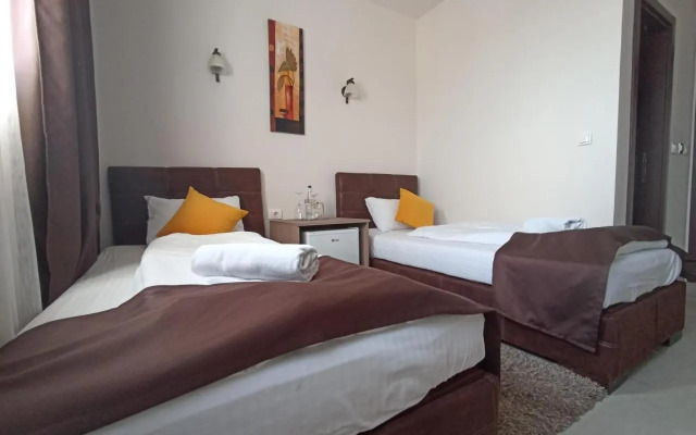 Garnet Hotel & Event Centar