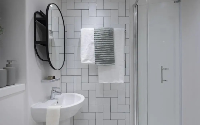 Modern Studios with Kitchen & Ensuite