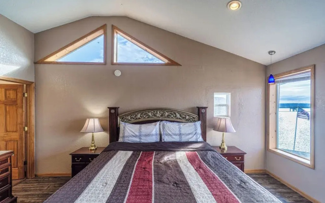 Redbud Retreat Amenity-filled Waterfront Home!