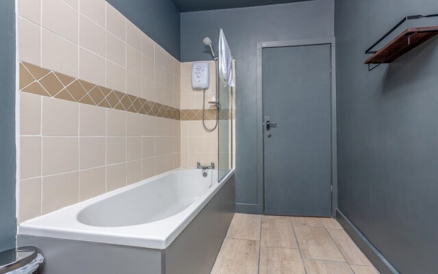 Pine Suite - Studio Apartment - Talbot Road