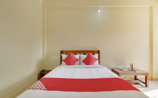 OYO 26718 The Mayura Residency
