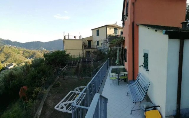 Victor house 011017-LT-0824 with private parking