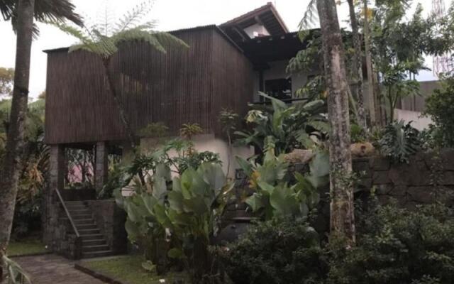 Villa Alex Claket by ZUZU