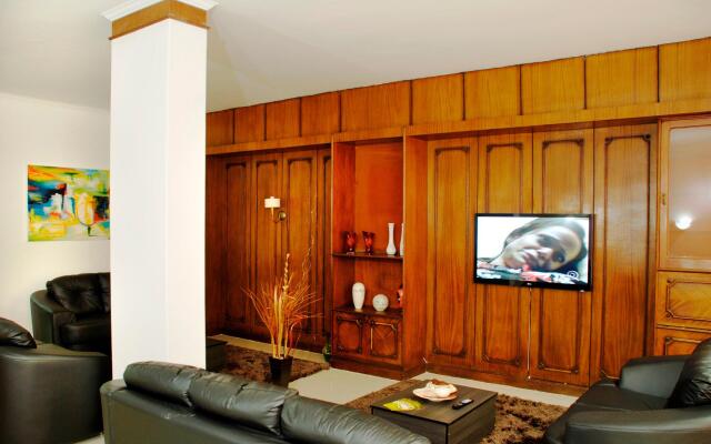 Turrance White Hotel