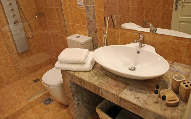 Effi Apartments