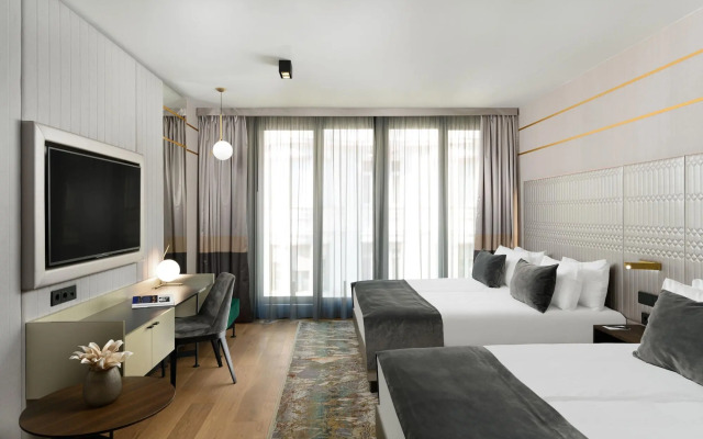 Emerald Downtown Suites