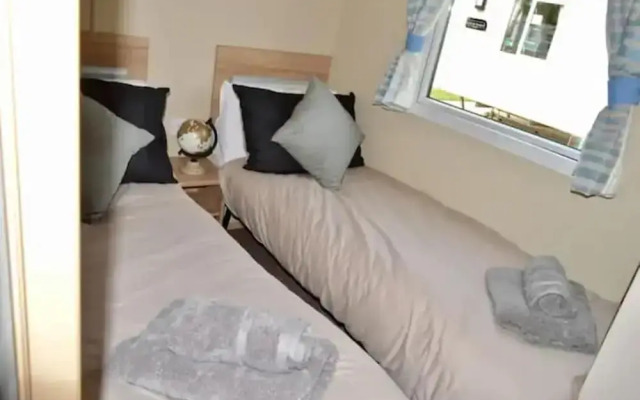 Tattershall Lakes Luxury Caravan With Hot tub